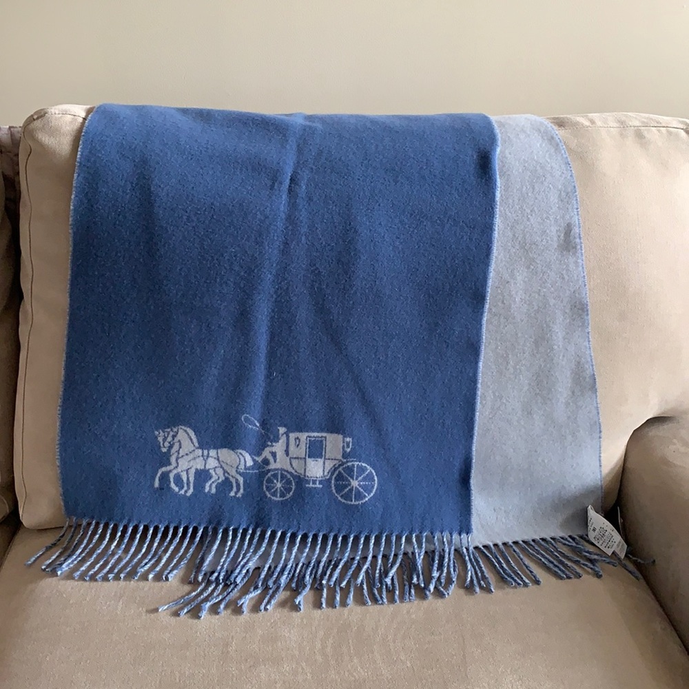 Woman COACH shawl/scarf